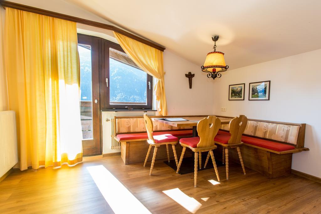 Ferienland Stubai Aparthotel Fulpmes Room photo